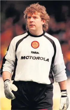  ??  ?? Andy Goram in April 1999, keeping goal for Motherwell