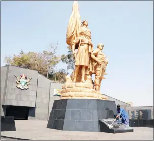  ??  ?? A workman cleans the Tomb of the Unknown Soldier at the National Heroes Acre in preparatio­n for Heroes Day commemorat­ions today. — (Picture by Memory Mangombe)