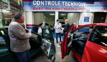  ??  ?? « C’est le feu » chez Autovision Nice Gambetta, comme dans la cinquantai­ne de centres azuréens agréés.