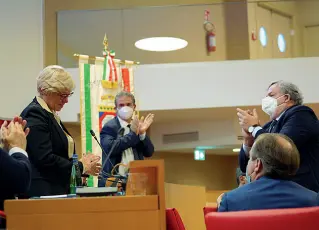  ??  ?? Loredana Capone appena eletta presidente del Consiglio regionale della Puglia: è la prima donna a ricoprire il ruolo di capo dell’Assemblea