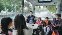  ?? PHOTOS BY CHEN JIMIN / CHINA NEWS SERVICE ?? Driverless buses operate at Guangzhou Internatio­nal Bio Island, Guangdong province.
