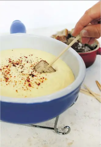  ?? PHOTOS: ATCO BLUE FLAME KITCHEN ?? Gruyère, cream cheese and Parmesan combine beautifull­y in this fondue.