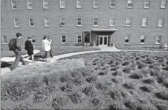  ?? [FRED SQUILLANTE/DISPATCH] ?? Among those who will participat­e in Earth Day marches on Saturday are, from left, Paul B. Ellis, Alice Duchon, Jenna Antonucci and Haley Chatelaine. The four are shown walking on the Green Roof on Howlett Hall at Ohio State University.