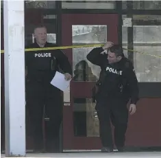  ?? CHRIS DOUCETTE / TORONTO SUN ?? Durham Regional Police sealed off Dunbarton High School in Pickering on Tuesday after six students and two staff members were injured in a stabbing incident.