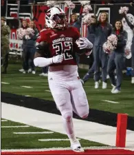  ?? Arkansas Democrat-Gazette/THOMAS METTHE ?? Arkansas State linebacker Tajhea Chambers recovered a fumble and returned it 34 yards for a touchdown during the second quarter Thursday night.