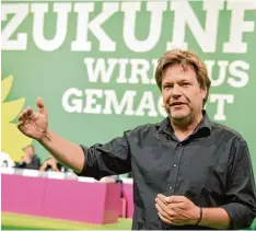  ?? Foto: Markus Scholz, dpa ?? Robert Habeck verkörpert für viele Grüne die Hoffnung auf eine erfolgreic­he Zukunft. Doch so einfach ist die Sache nicht.