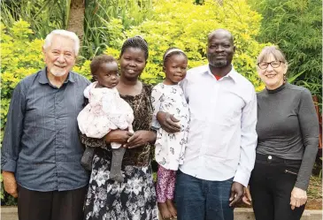  ??  ?? The two families have formed quite a bond, as John Leak stands alongside Trudey, Medina, Trisha and George Oling and his wife, Jean Leak.