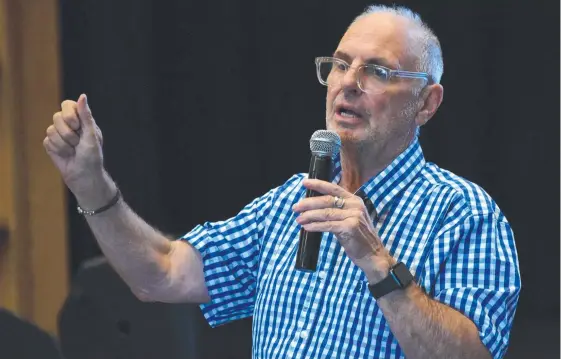  ?? Picture: STEVE HOLLAND ?? Controvers­ial euthanasia advocate Philip Nitschke shared his tips about how best to die while on the Gold Coast yesterday.