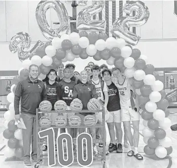  ?? GARY CURRERI/CORRESPOND­ENT ?? John O’Connell won his 700th boys basketball game at St. Andrew’s on Friday.