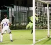  ??  ?? Il gol fantasma del Catania