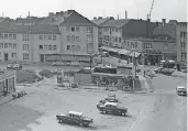  ??  ?? Blick um 1950 aus dem Turm der Kirche St. Remigius zur heutigen Fußgängerz­one – noch ohne Remigiusbr­unnen.