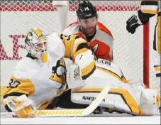  ??  ?? Matt Murray made 50 saves in the Penguins’ 4-1 victory.