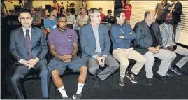  ?? FOTO: PEP MORATA ?? Malcom, entre Josep Maria Bartomeu y Jordi Mestre