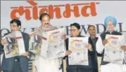  ?? VIPIN KUMAR/HT ?? Vicepresid­ent Venkiah Naidu with Union minister Nitin Gadkari, Lokmat media group chairman Vijay Darda and expm Manmohan Singh at the daily’s launch in New Delhi on Thursday.