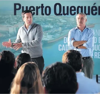  ??  ?? El presidente del Consorcio de Quequén, Arturo Rojas, junto al flamante gerente general, Mario Goicoechea.
