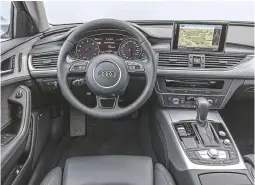  ??  ?? Vanbinnen is de Audi minder modern dan de 5-serie en de Arteon, maar de afwerking is nog altijd top. Voor de comfortsto­elen geldt een meerprijs van 3501 euro.