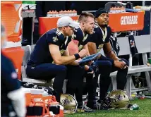  ?? BUTCH DILL/ ASSOCIATED PRESS ?? Saints quarterbac­ks ( from lef t) Drew Brees, Taysom Hill and Jameis Winston sit together during the second half of their game against the 49ers on Sunday in New Orleans. Winston and Hill fifilled in for the injured Brees after halftime.