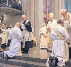  ?? RP-FOTO: ACHIM POHL ?? Immer weniger junge Männer entscheide­n sich für ein Leben als katholisch­er Priester und empfangen das Weihesakra­ment.