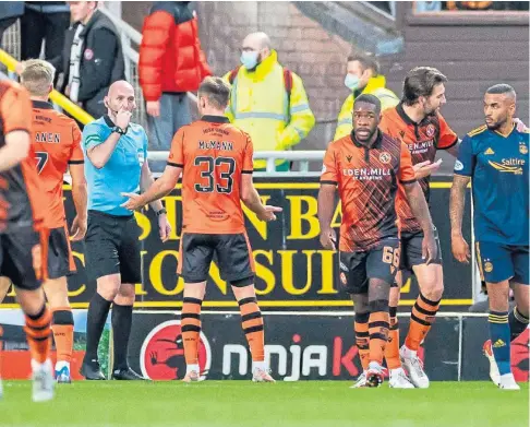  ?? ?? FLASHPOINT: Aberdeen’s Funso Ojo, right, is about to be shown the red card during the Tannadice clash.