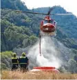  ?? Foto: S. Kahnert, dpa ?? Hubschraub­er und 550 Kräfte sind im Einsatz.