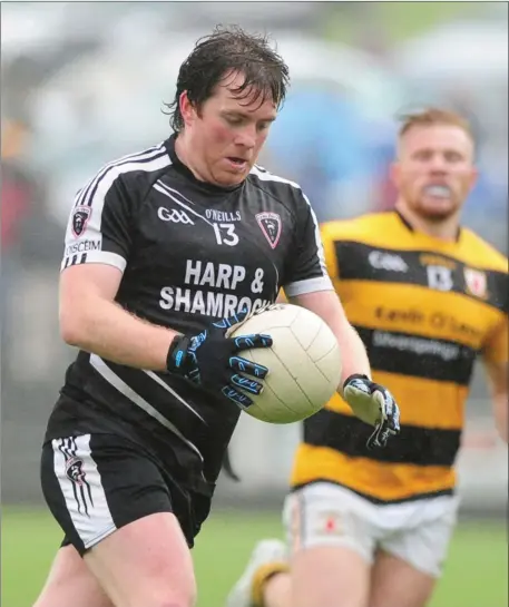  ??  ?? Kiskeam’s David Scannell was a thorn for the Na Piarsaigh defence in the County Premier IFC quarter-final Photo by John Tarrant