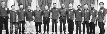  ??  ?? Tsang (right) with Khairy (centre) and youth leaders of BN components.