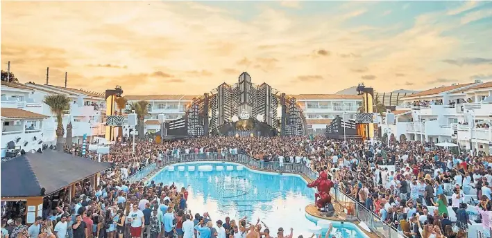  ?? ?? El hotel Ushuaia, en asociación con Apple Music, ofrece experienci­as de música electrónic­a colectiva y la posibilida­d de crear fiestas privadas o grabar sesiones.