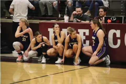  ?? (Submitted photo) ?? Fouke players prepare to be subbed in during the 2023 season.