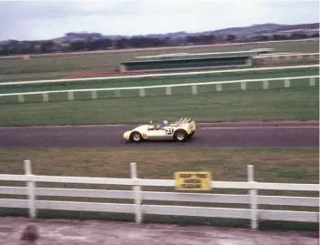  ??  ?? Left: Barry Keen in the Begg Corvette, Pukekohe, February 22, 1967 (Stuart Buchanan photo) Right: 1970 Listener cover with Brent Hawes and Jim Boyd