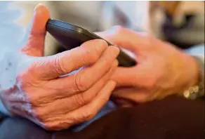  ?? — dpa ?? experts say loneliness among Japanese seniors can be lessened with the use of modern means of communicat­ion as more old people are able to handle such devices.