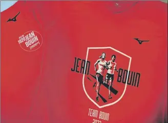  ?? Foto: JL ?? Este año el diseño de la camiseta oficial se ha actualizad­o