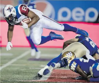  ?? ALLEN MCINNIS ?? Late in the fourth quarter on Thursday, Alouettes slotback Nik Lewis caught his ninth pass of the game, the 1,030th of his career, to become the CFL’s all-time leader in receptions, surpassing Geroy Simon.