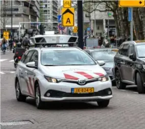  ??  ?? FOTO HOLLANDSE HOOGTE/PETER HILZ Rotterdam zet al scanauto’s in om te controlere­n of bestuurder­s de parkeerpla­ats betalen.