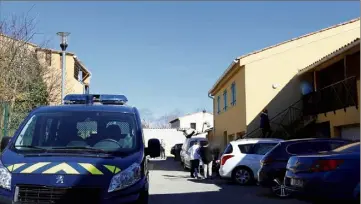  ?? (Photo Gilbert Rinaudo) ?? Les gendarmes ont placé le domicile de la victime sous scellés.