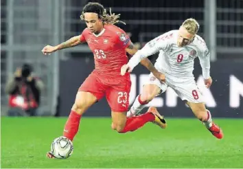  ?? KEYSTONE ?? Kevin Mbabu spielt sich mit seiner unwiderste­hlichen Power in die Herzen der Fans.