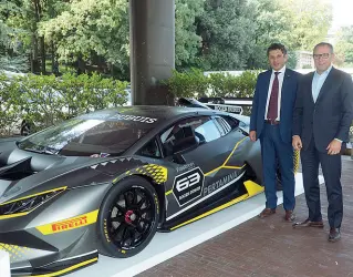  ??  ?? Insieme L’ad di Lamborghin­i Stefano Domenicali e il rettore Ubertini