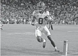  ?? BUTCH DILL/AP ?? Alabama wide receiver John Metchie III catches a pass to score the game-winning touchdown against Auburn on Saturday.