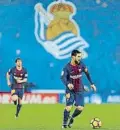  ?? FOTOS: PEP MORATA/PERE PUNTÍ ?? Messi cantó victoria en Anoeta contra la Real pero no pudo hacerlo en Cornellà ante el Espanyol