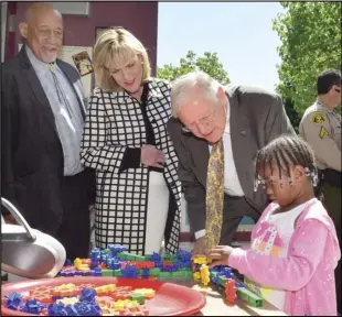  ?? VALLEY PRESS FILES ?? Former Los Angeles County 5th District Supervisor Michael D. Antonovich (second from right) at a May 2015 event to announce a $200,000 grant to the AVC Child Developmen­t Center to fund an innovative and cutting-edge preschool program that will focus on STEM curriculum. Bishop Henry Hearns (left) and current Supervisor Kathryn Barger are pictured with student Kimora Smith.