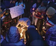  ?? MARK HOFFMAN/MILWAUKEE JOURNAL-SENTINEL ?? Friends and family of Annie Sandifer hold a vigil for the pregnant woman who died following a drive-by shooting Saturday in Milwaukee, Wis.