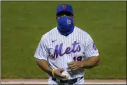  ?? JOHN MINCHILLO - THE ASSOCIATED PRESS ?? New York Mets manager Luis Rojas walks back to the dugout after relieving relief pitcher Justin Wilson in the eighth inning of a baseball game against the Miami Marlins, Wednesday, Aug. 26, 2020, in New York.