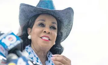  ?? YUTAO CHEN/STAFF PHOTOGRAPH­ER ?? U.S. Rep. Frederica Wilson was among those who toured the Homestead Temporary Shelter for Unaccompan­ied Children.