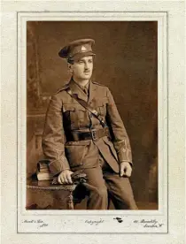  ??  ?? Second Lieutenant Alexander Aitken in London in 1917.