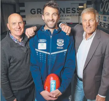  ?? Picture: PAT SCALA ?? BROTHERLY LOVE: Bruce Nankervis (left) and Ian Nankervis flank Corey Enright yesterday. Ian and Bruce lost their brother to pancreatic cancer and are hosting a fundraiser with Enright at the Lord of The Isles Tavern tomorrow night