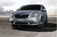  ??  ?? Den rebadgede Chrysler Town & Country, som blev til Lancia Voyager, illustrere­r maerkets krise.