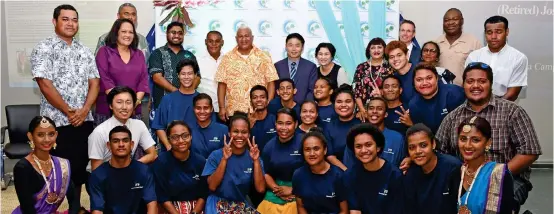  ?? Photo: NANISE NEIMILA ?? Prime Minister Voreqe Bainimaram­a with Fiji National University (FNU) students during the launch of the 2021 FNU Student’s Associatio­n Multi-cultural event in Koronivia.