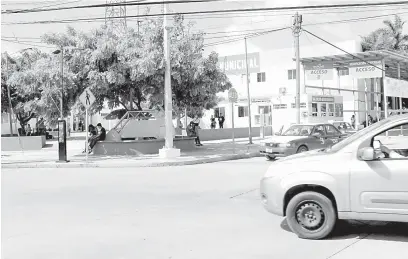  ??  ?? Los habitantes del poblado pidieron vigilancia para prevenir futuros actos criminales.