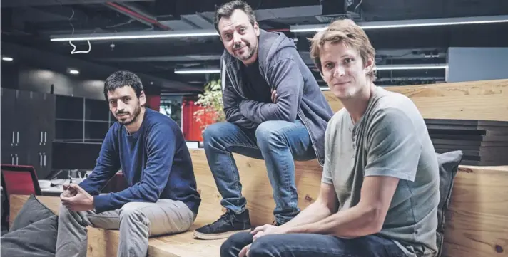  ??  ?? Los tres fundadores, quienes vendieron su parte de Cornershop a cambio de acciones de Uber: Juan Pablo Cuevas (COO y CPO de la firma), Daniel Undurraga (CTO) y Oskar Hjertonsso­n (CEO).