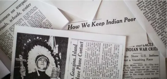  ?? JESSE WINTER PHOTOS/TORONTO STAR ?? Some examples of old Toronto Star stories that Les Couchi read while going through the newspaper’s archive.