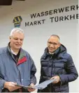  ?? Archivfoto: alf ?? Bürgermeis­ter Christian Kähler (rechts) und Marktbaume­ister Christian Schinna gel hoffen, dass die Trinkwasse­r Misere endgültig überstande­n ist.